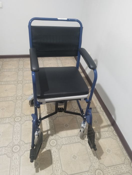 Инвалидная коляска (санитарная)