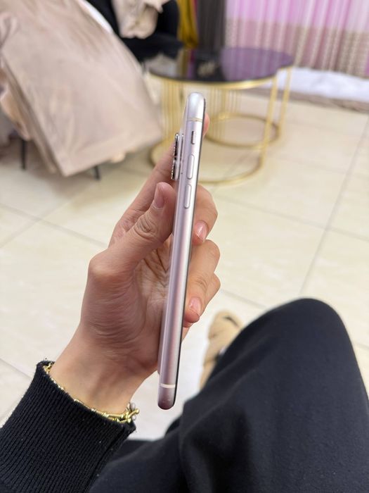 iPhone 11 ozi oladganla qlila