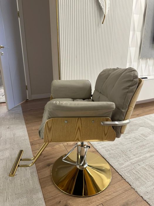 Кресло поворотное регулируемое