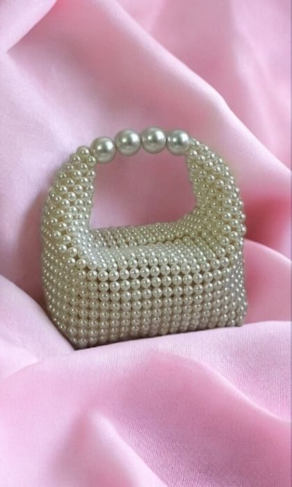 Xrustal va durdan yasalgan sumkalar