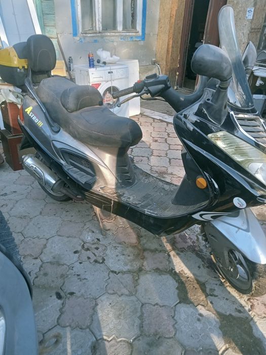 Скутер 150 кубовый.