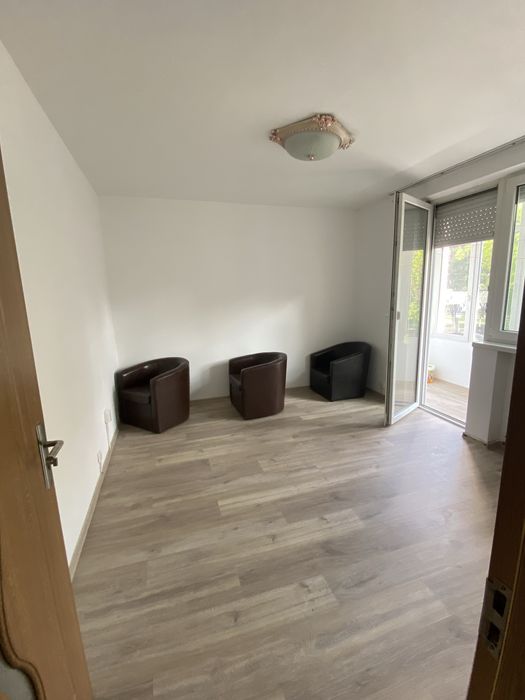Inchiriez apartament cu 3 camere