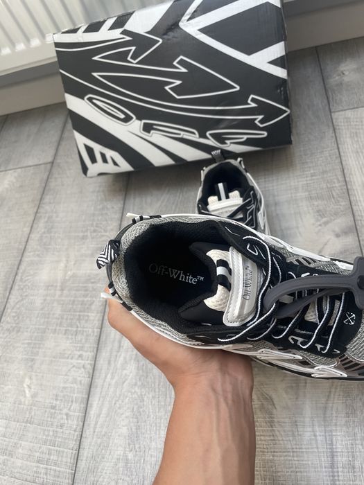 Off White Be Right Back