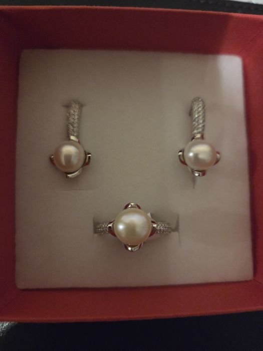 Продается серебро с жемчугом 925 пробы