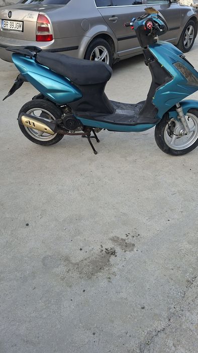 Vând sau schimb scuter 100cc