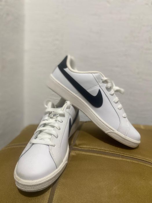 Продам летние кроссовки новые