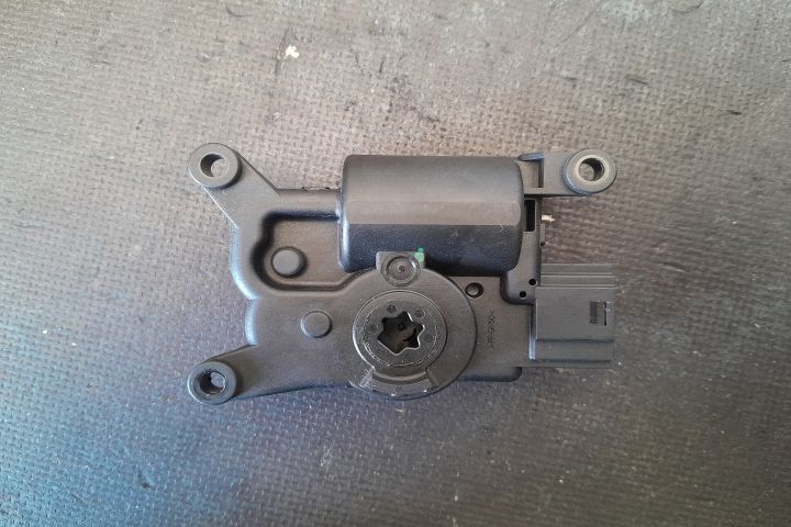 Motoras clapeta aeroterma 5Q0907511D 5Q0907511D Volkswagen VW Golf a