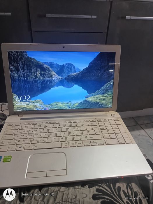 Vând laptop Toshiba i3