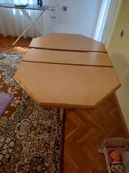 Кухненска маса осмоъгълна