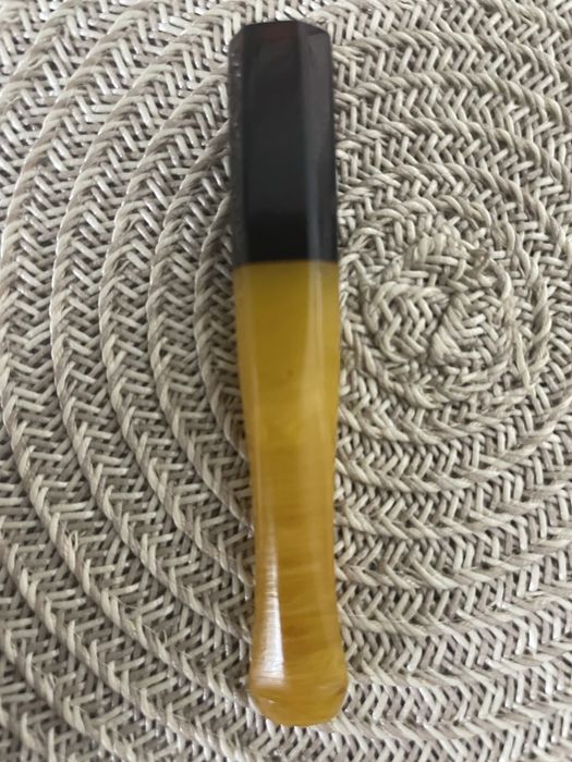 чисто ново е и е кехлибарено