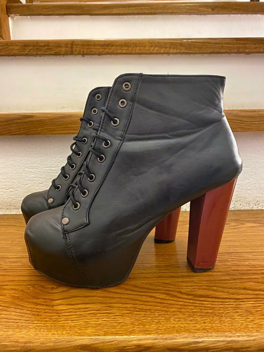 Vând ghete în stare foarte bună