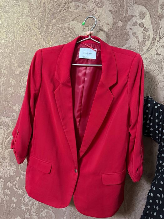 Jenskiy kiyimla bir mata kiyilgan