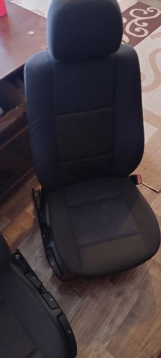 Vind ria e46  Set banchetă spate 150 Ron și fetele de portiera 100 Ron