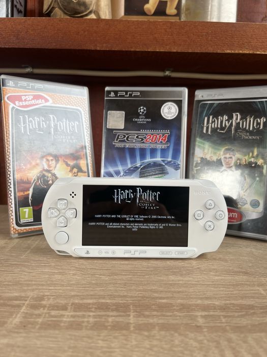 PSP Street White E1004