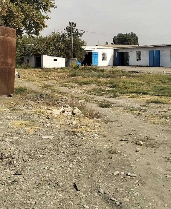 Продаётся 8 000 м² склад.