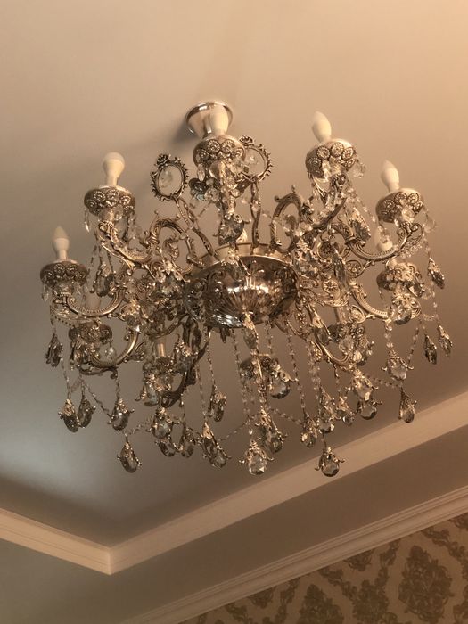 Продам королевскую люстру