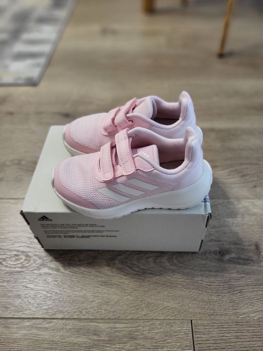 Vand adidasi fetite marca Adidas, marimea 28 1/2