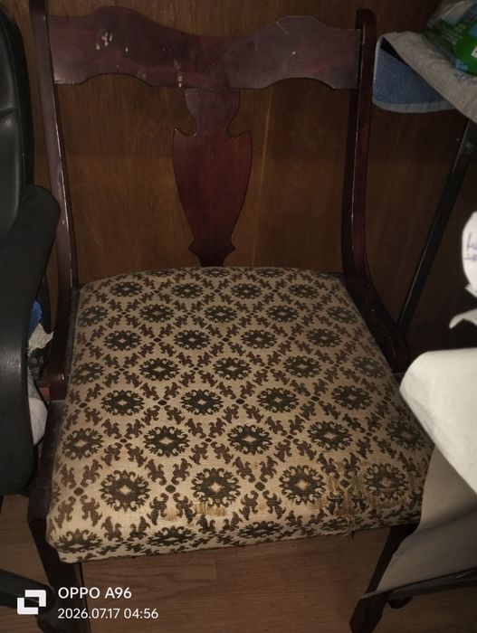 Vând 4 scaune stil vechi(retro),1000  Ron neg toate