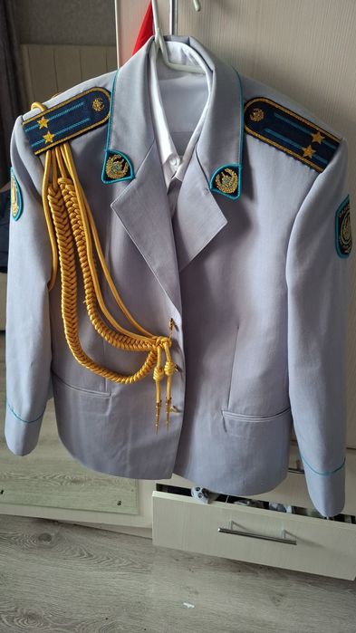Продам китель 2 шт