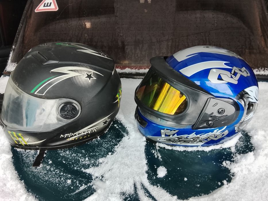 Мото  шлемы несколько