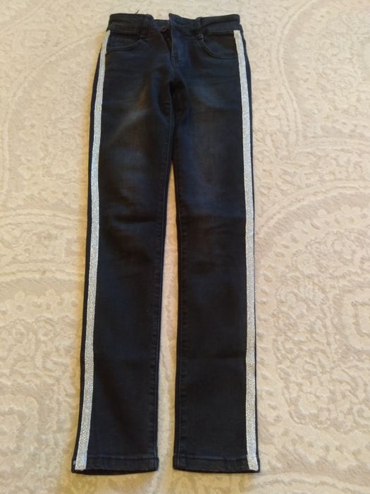 Продам джинсы для девочек