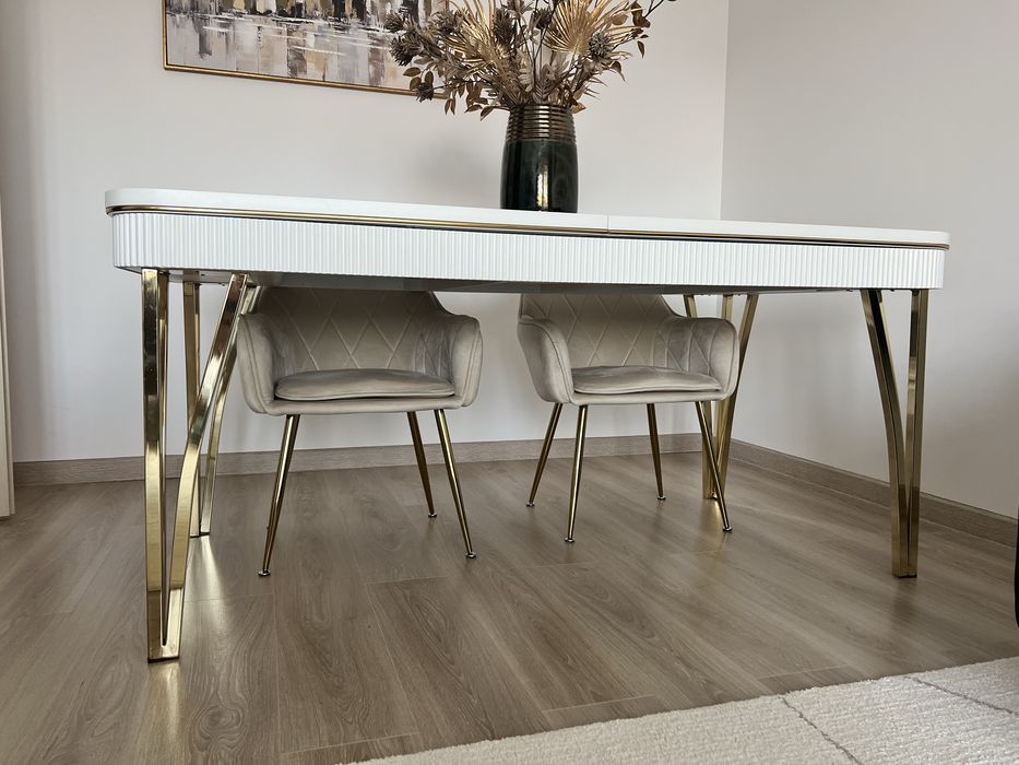 Masa extensibilă dining cu efect de marmură/auriu