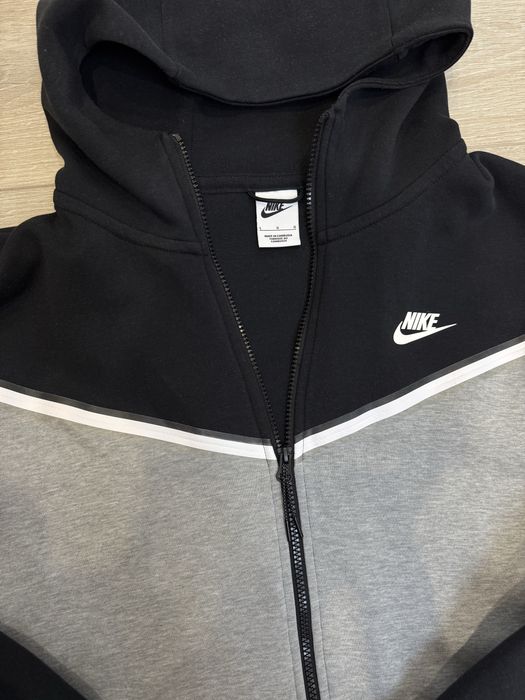 продам оригинальный nike tech fleece