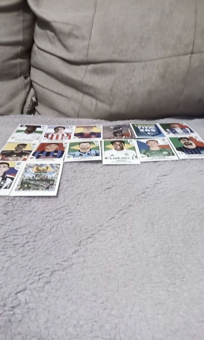 Vând stikere fifa 365