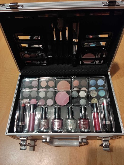 Комплект за грим Zmile Cosmetics.