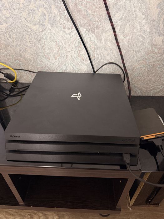 Продается Playstation 4 pro