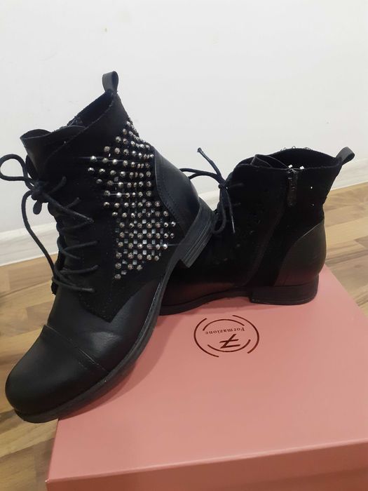 Ghete de primavara perforate si cu strasuri