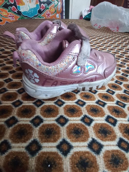 Крассовки на девочке 3-4лет