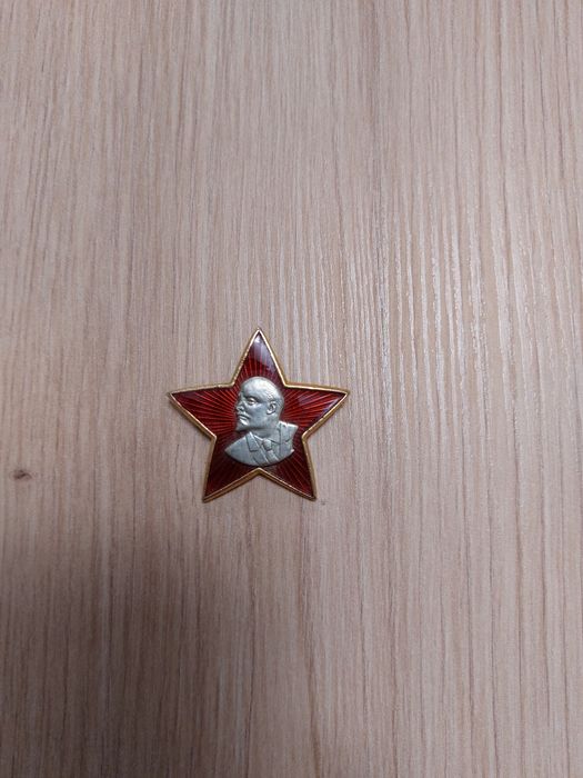 Стари часовници POLJOT и OREX. Значка Ленин