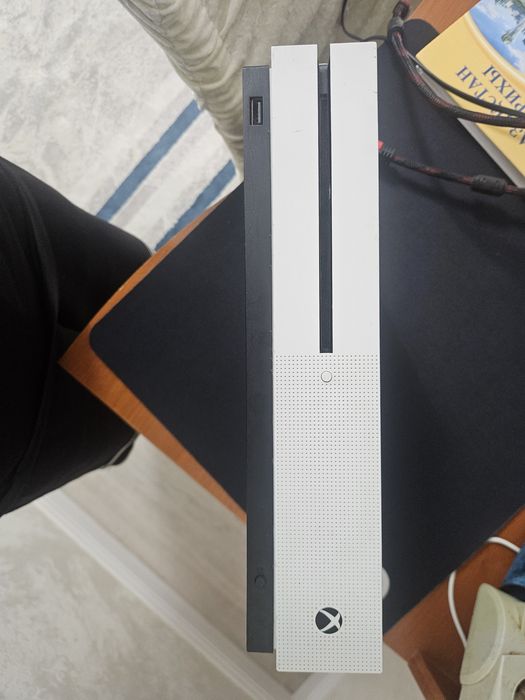 Xbox one 512 gb 1 джёстик
