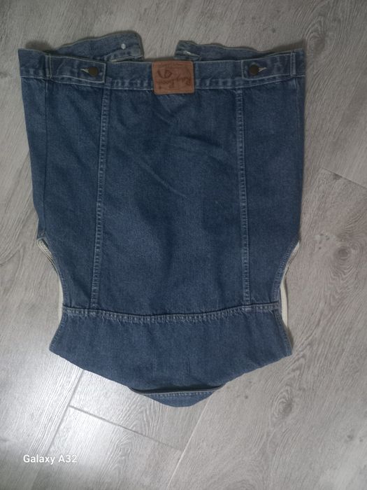 Джинсовая жилетка, плотный джинсы, подходит на размер S,M