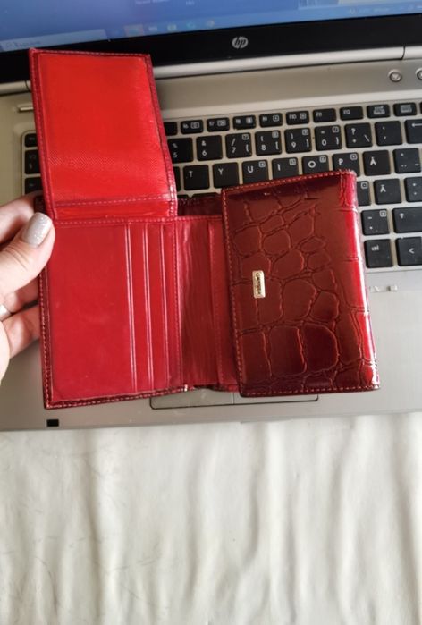 Портмонета естествен материал