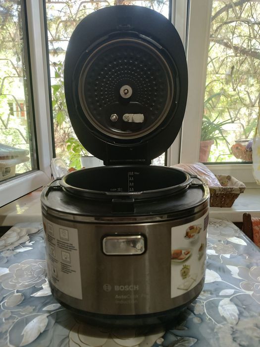 Мультиварка Bosch AutoCook Pro MUC88B68 полный комплект, отличное сос