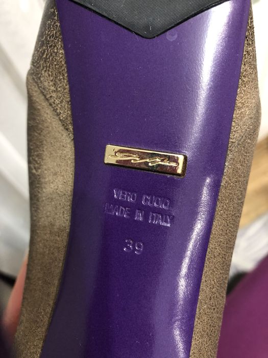 Продам ботильоны 39 размер