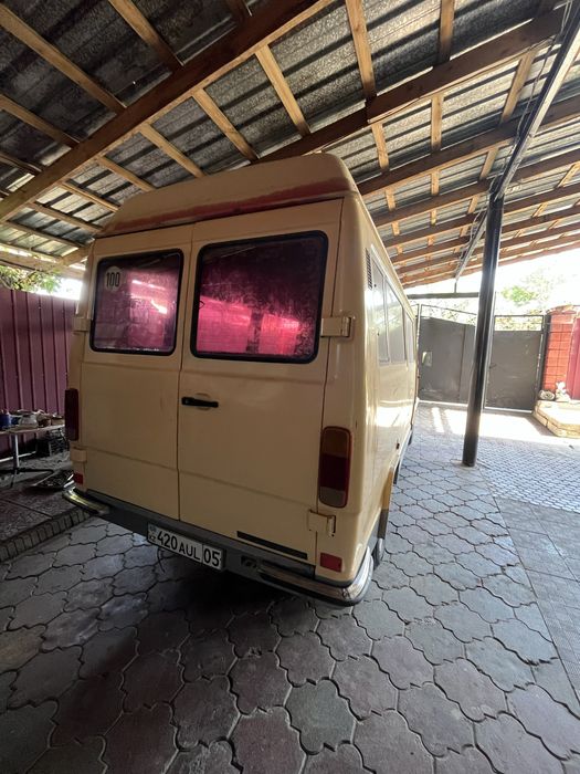 Mersedes Бусик    .