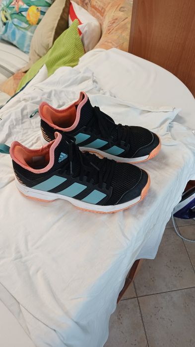 Маратонки adidas р-р 37
