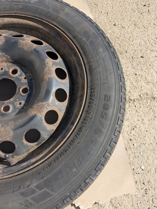 2 Jante R16C Mercedes si Pirelli 205 65 R16C (cauciucuri de iarna)