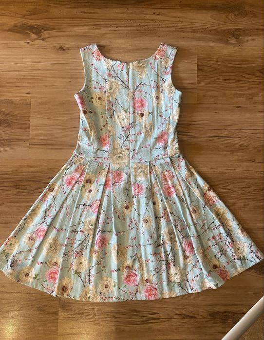 Лот от две страхотни нови рокли -140-152.