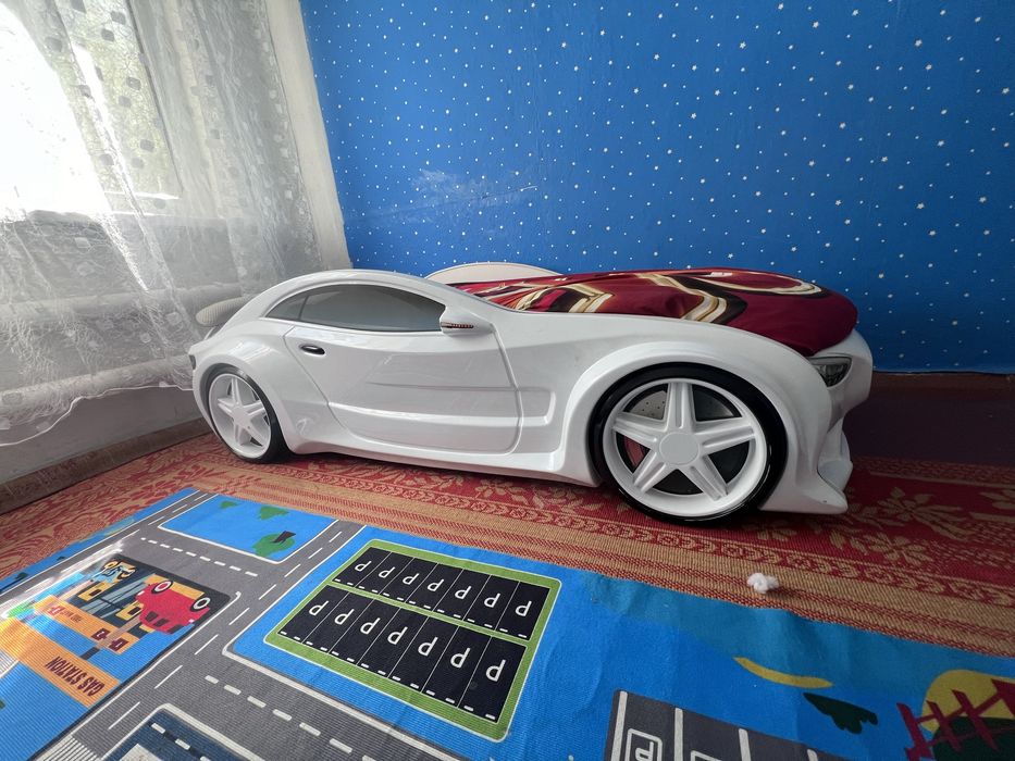 Срочно продам кровать машинку