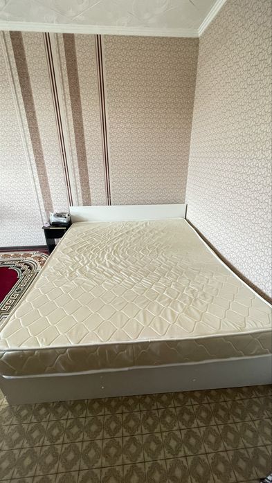 Продам кровать с матрасом