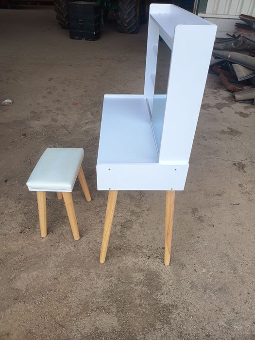 Măsuță toaletă machiaj