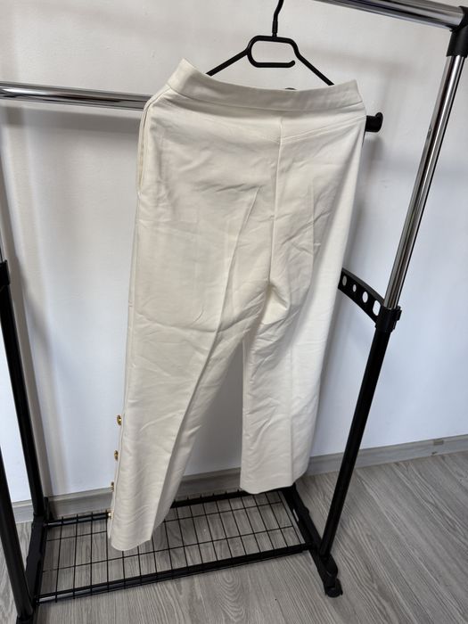 Pantaloni dama.