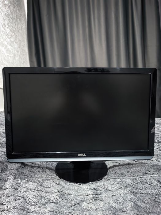 Монитор Dell в хорошем состоянии