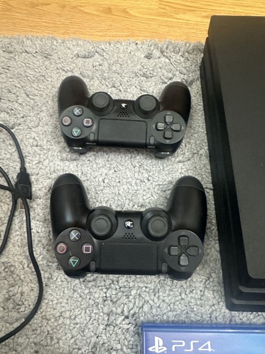 Vand playstation 4 pro nou