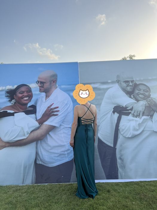 Дълга рокля от сатен, обувки и чанта