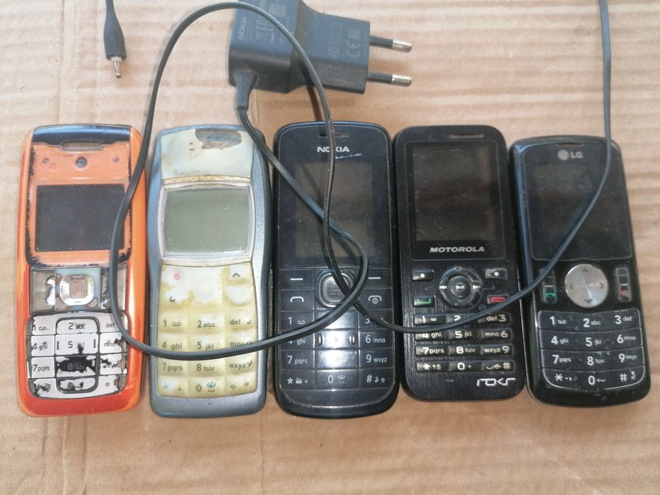 Vand telefoane de colecție